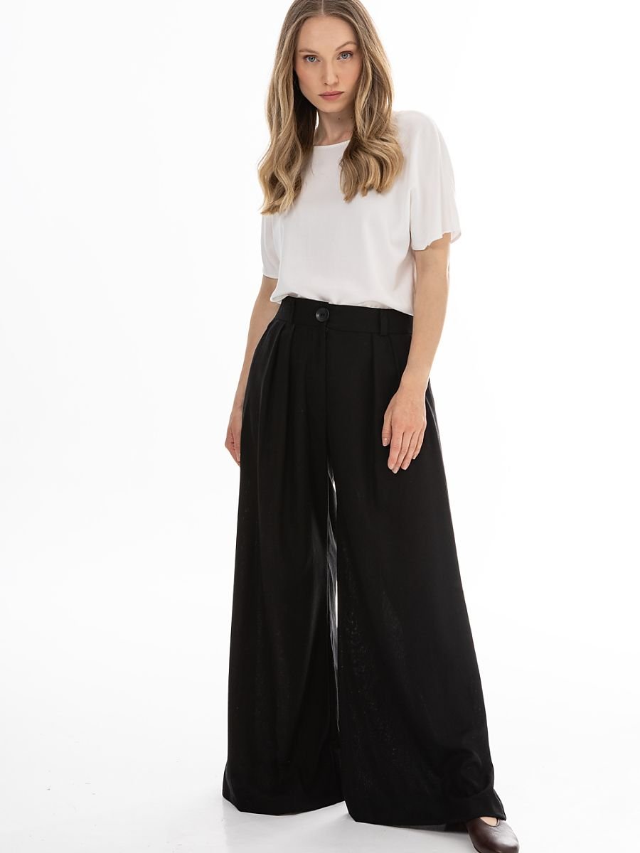 Women trousers model 225300 awama