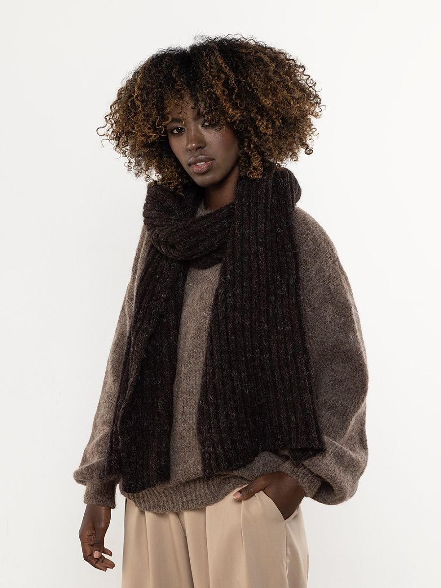 Shawl model 220842 awama
