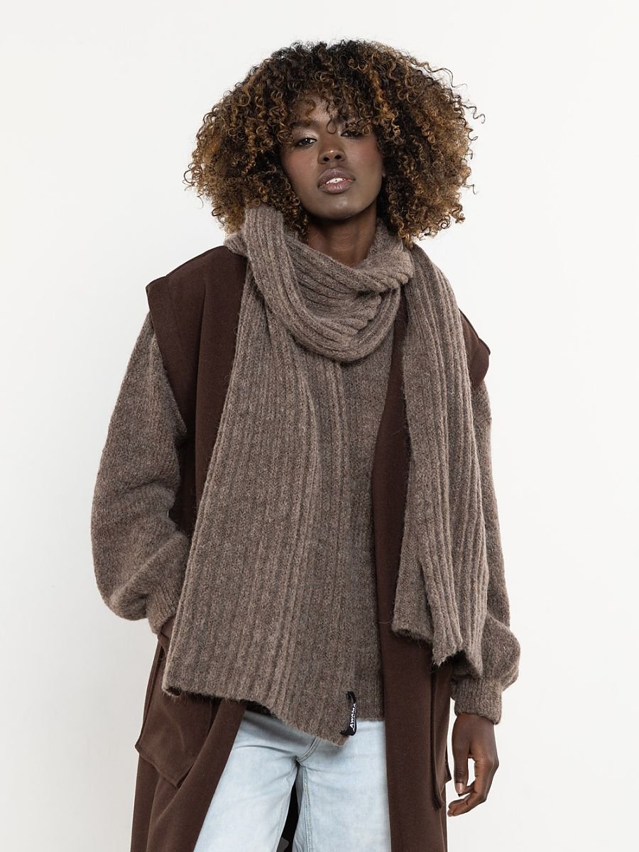 Shawl model 220843 awama