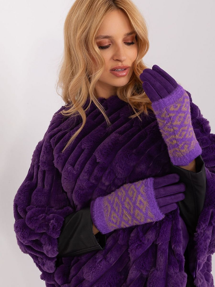 Gloves model 190817 AT