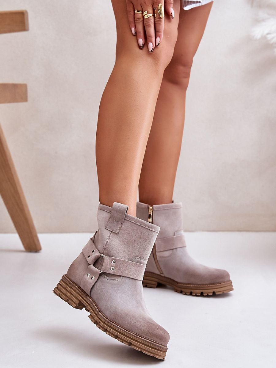 Boots model 201223 Step in style