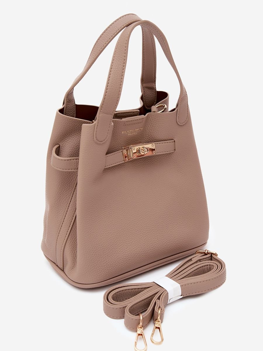 Everyday handbag model 230349 Step in style