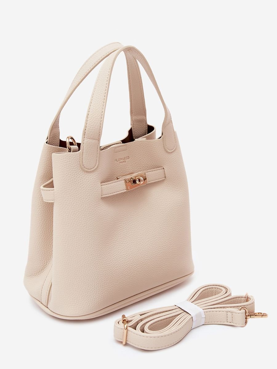 Everyday handbag model 230350 Step in style