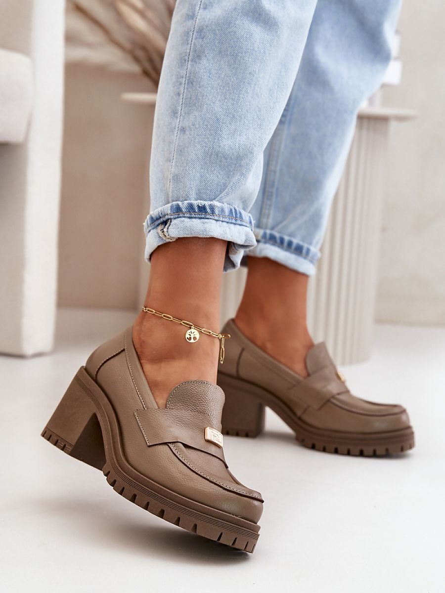 Heeled low shoes model 199314 Step in style