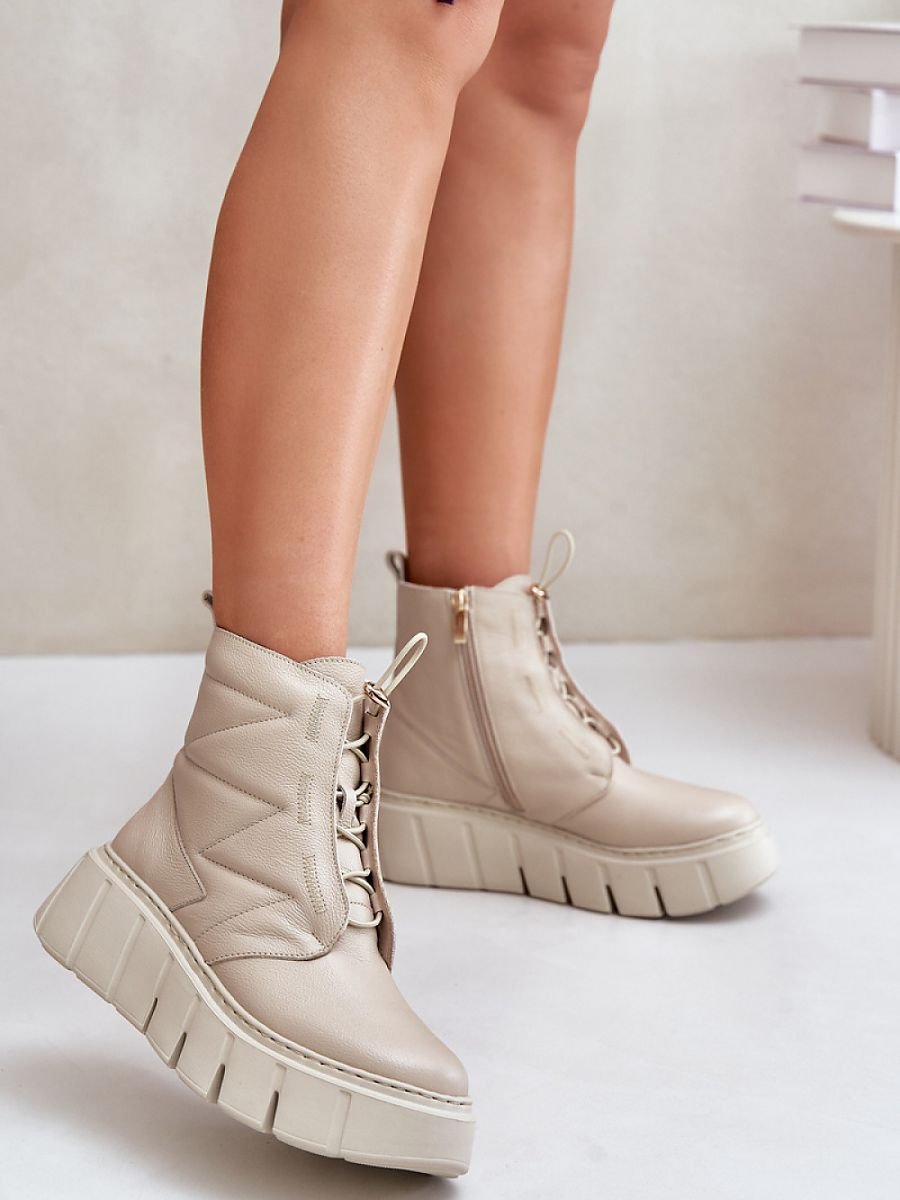 Platform boots model 202820 Step in style