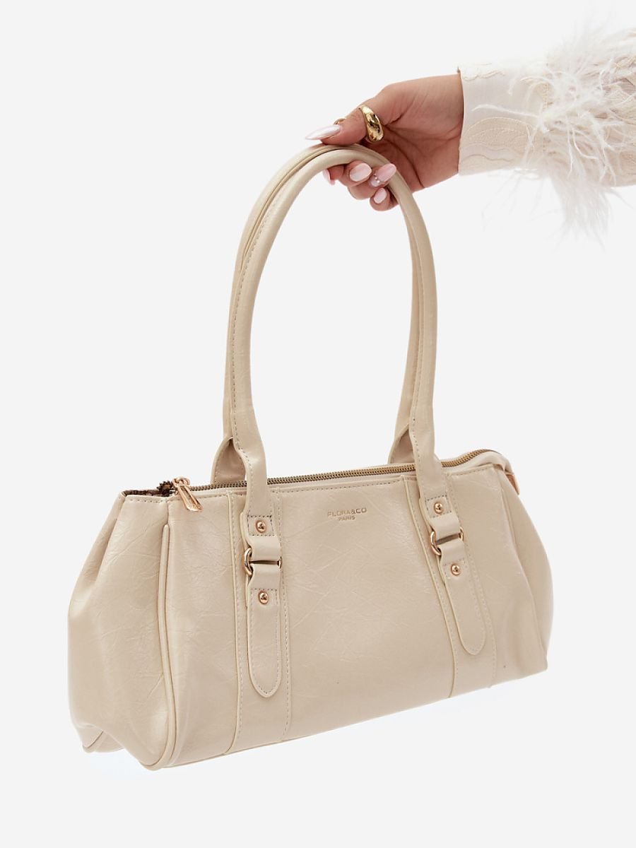 Everyday handbag model 230409 Step in style
