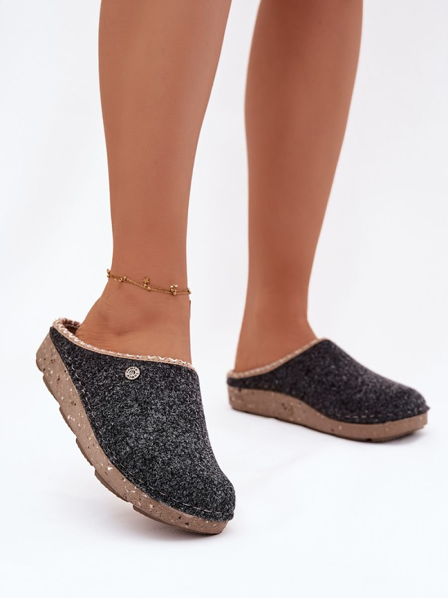 Slippers model 222277 Step in style